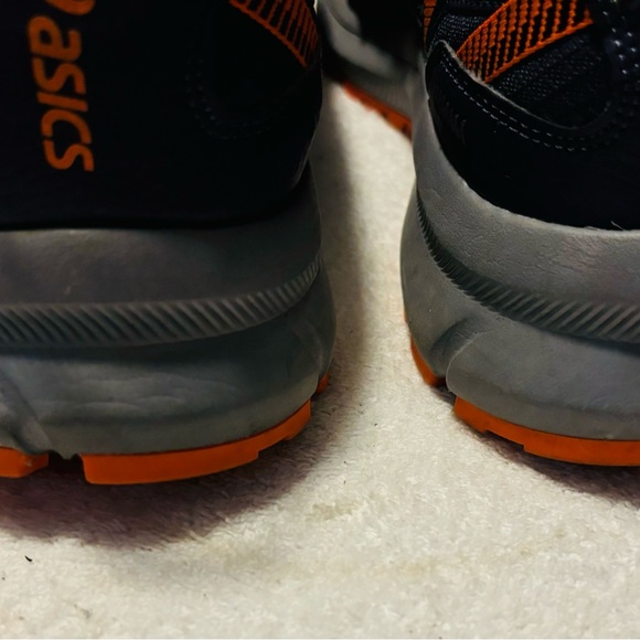 Almost Brand New High Performance Men’s Sneakers By ASICS - Size 12

Box 77 - Picture 7 of 9